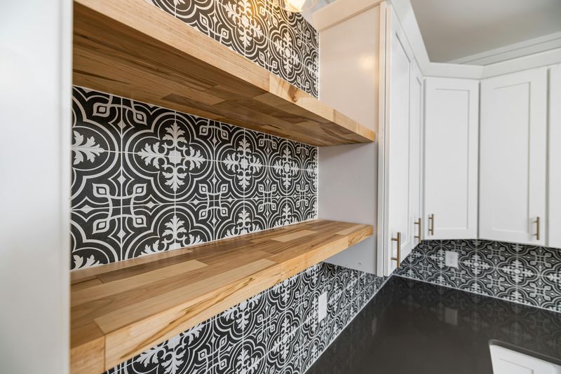 Hang Floating Shelves