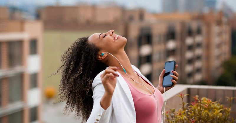 15 Things Happily Single People Know That Most Don’t