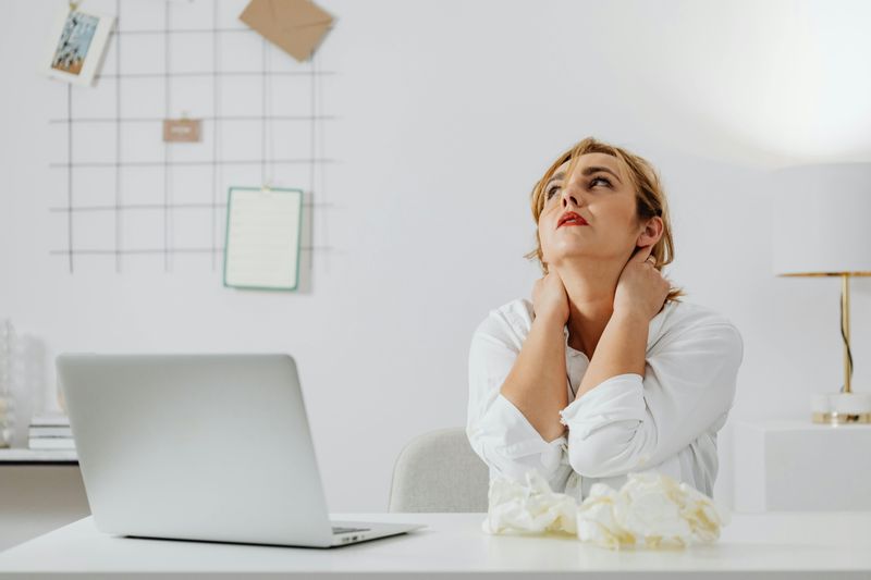 If You Struggle With Boundaries, You'll Recognize These 10 Habits Instantly