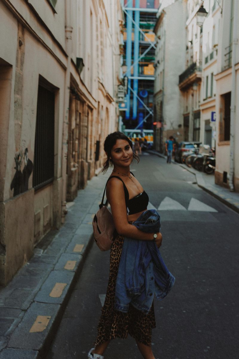 Bracelet/henna/“gift” that turns into harassment