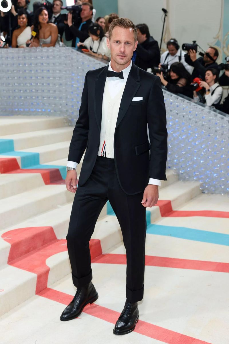 Alexander Skarsgård – 6'4