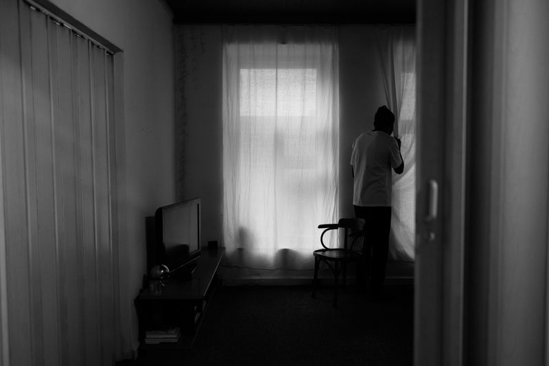 10 Things Men Do That Slowly Isolate Them From the People Who Care Without Even Realizing It