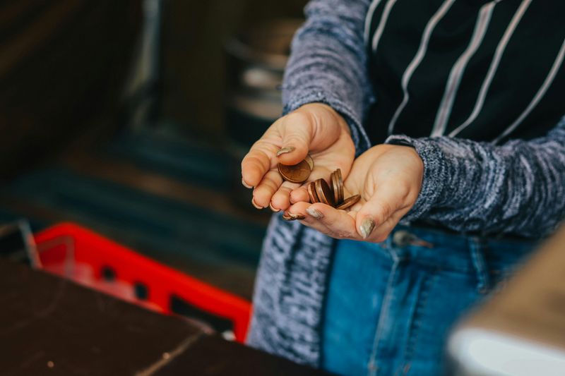 Leaving a Small or Exact-Change Tip
