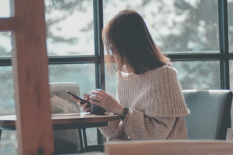 Is It Love or Just Habit? 7 Reasons You Want to Text Your Ex
