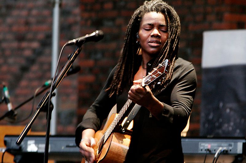 Tracy Chapman – “Talkin’ ’Bout a Revolution” (1988)