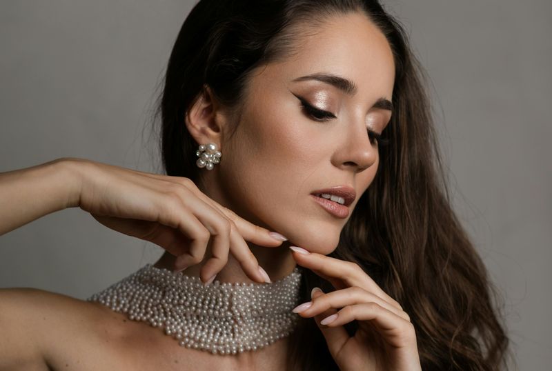 12 Signs of True Elegance in Women