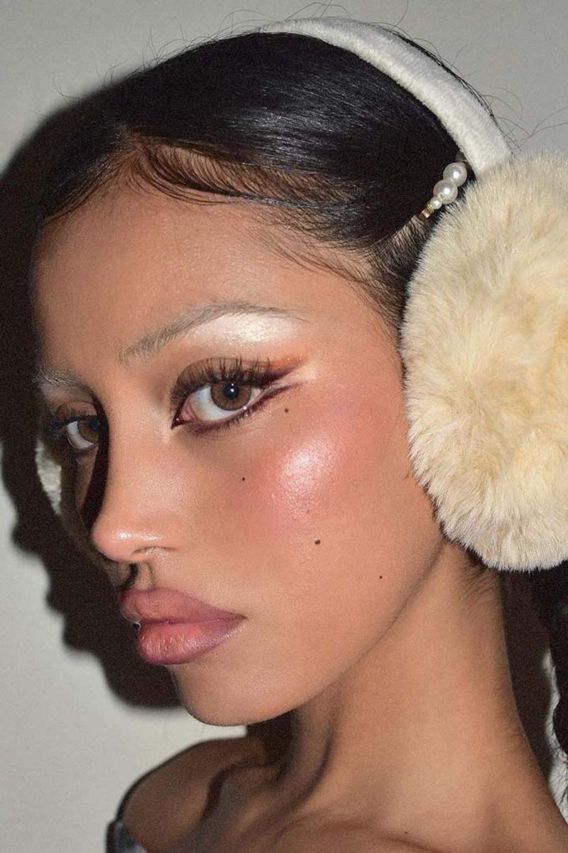 Pencil-Thin Eyebrows