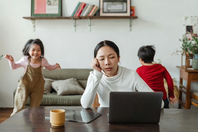 Dating a Single Mother? 11 Red Flags You Shouldn't Ignore