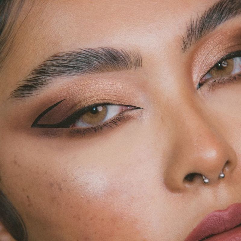 Graphic Liner Art