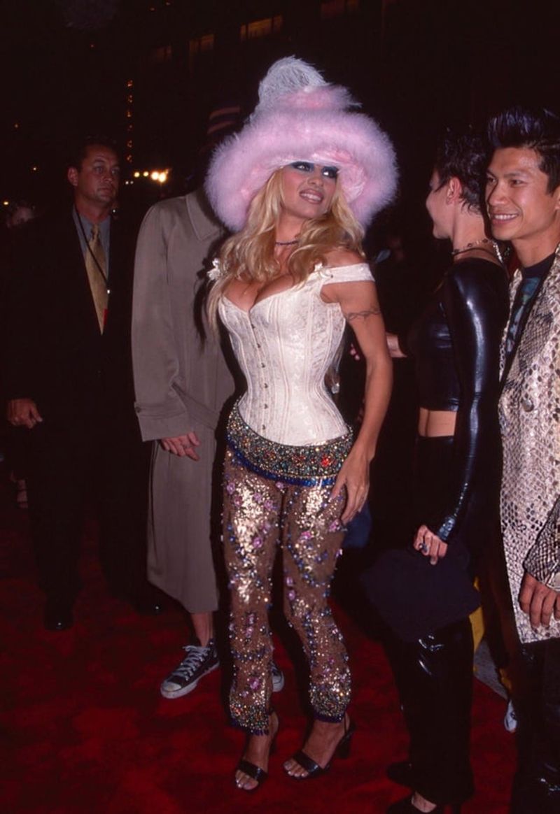 Pink Faux-Fur Hat Look – MTV VMAs (September 9, 1999)