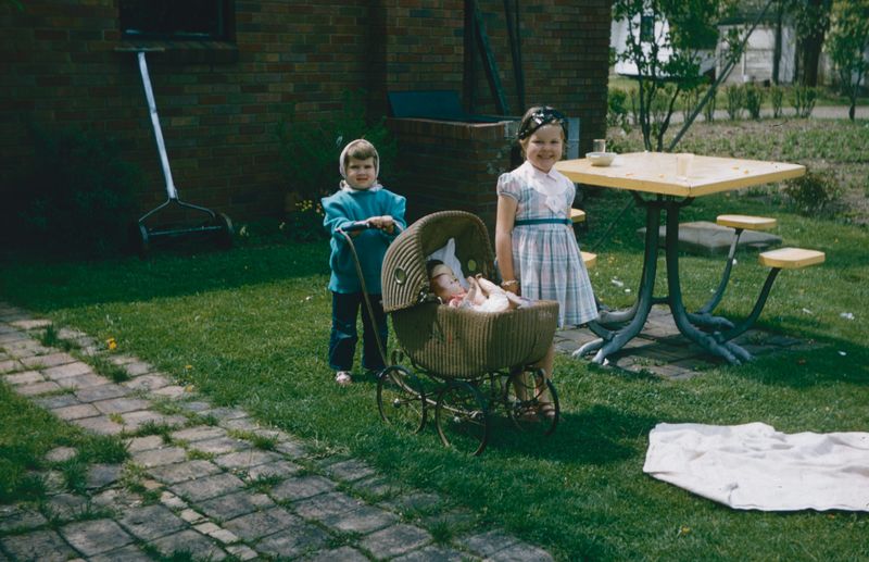Family Life in the ’70s vs. Today: 5 Things We Lost & 5 Things We Gained