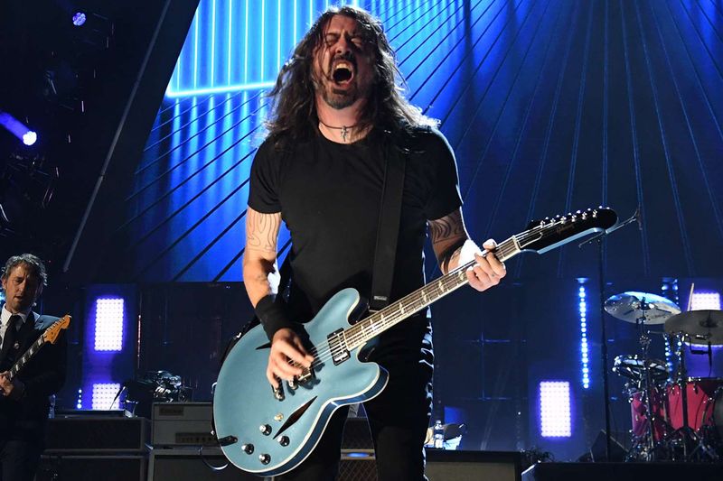 Foo Fighters – “Band on the Run” (2007)