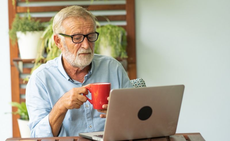 Tech-Savvy Silver Surfers