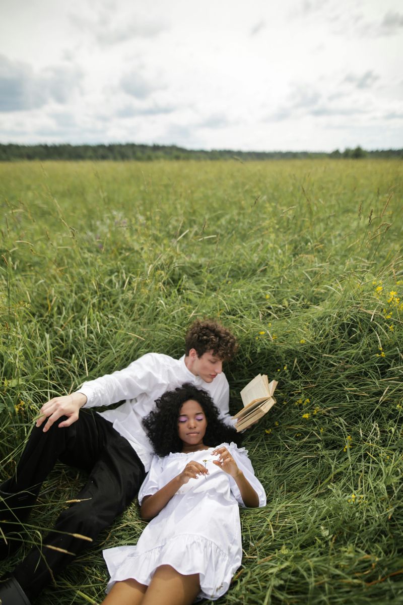 11 Signs You’re Lowkey Unhappy in Your Relationship
