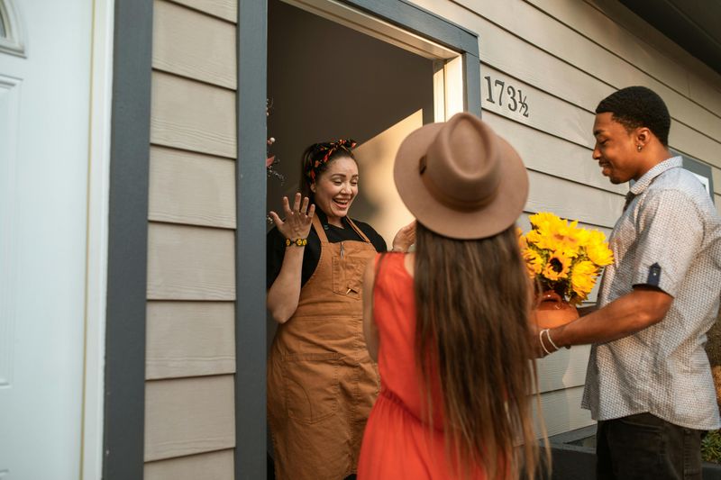 9 First Impressions Guests Form the Moment They Walk In