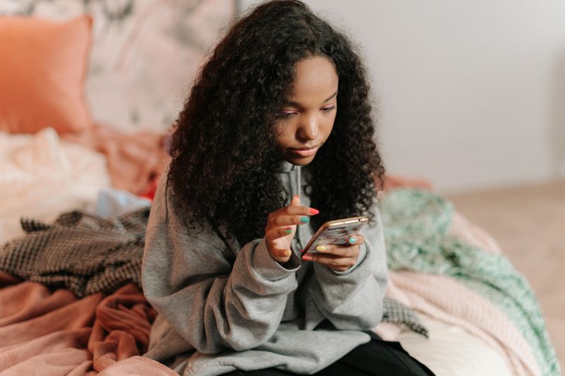 Comparing Yourself to Others Online