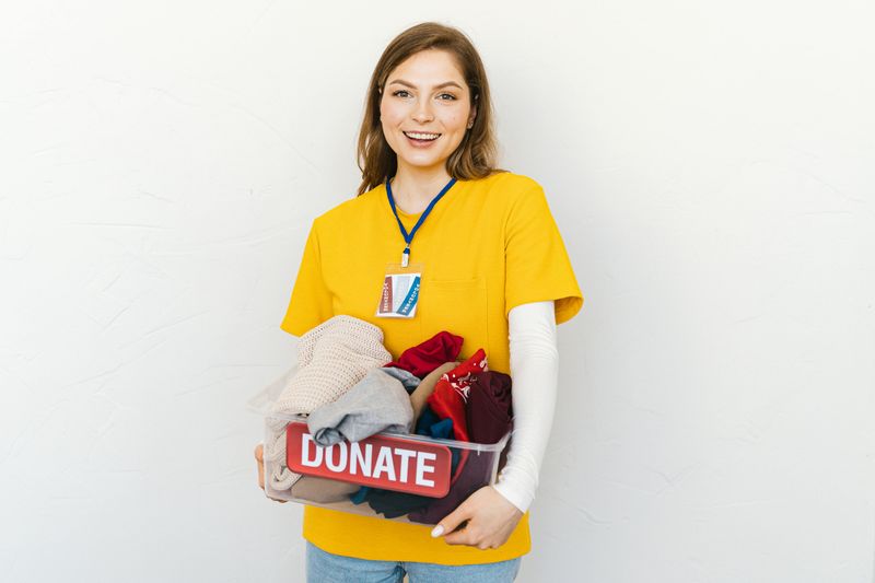 Quiet Generosity Without Recognition