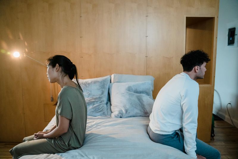 8 Signs He's Afraid to Fall in Love