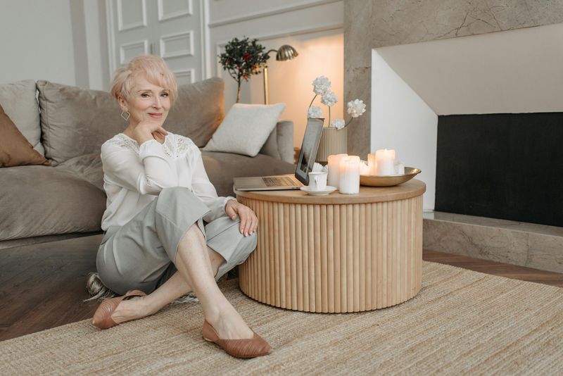 10 Habits Stylish Women Over 50 Never Skip