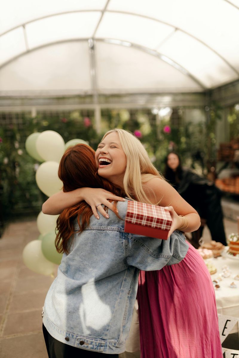 10 Ways People Create Positive Energy Around Them