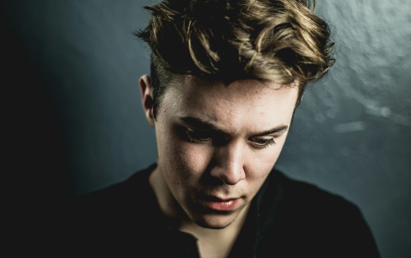13 Things Men Do When They Secretly Feel Insecure in Love