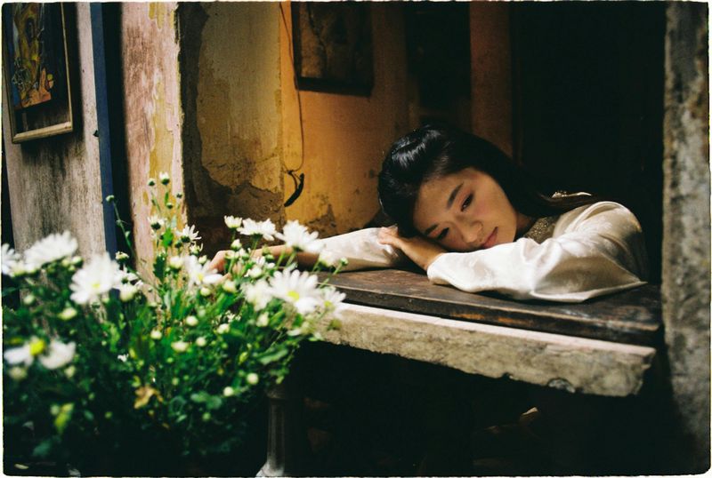 11 Signs You're Addicted to the High of Heartbreak