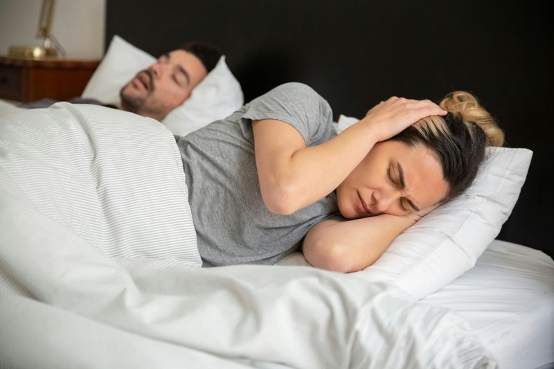 9 Things Husbands Do That Make Their Wives Feel Emotionally Invisible