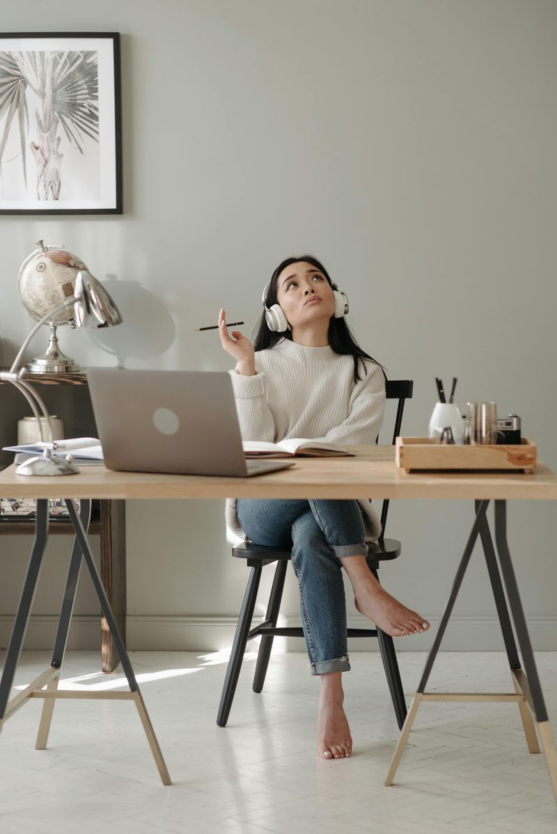 People Who Lack Common Sense Often See These 11 Mistakes as Great Ideas