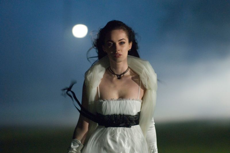 15 Horror Queens Who Haunt Our Nightmares