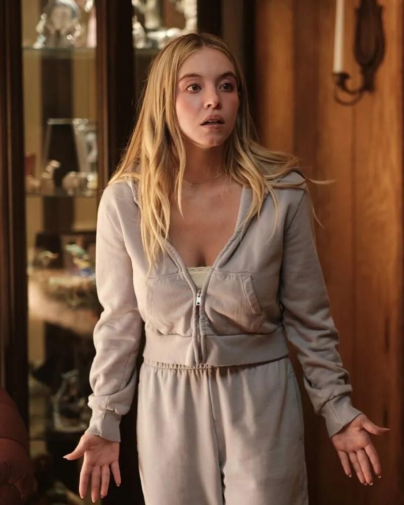 Sydney Sweeney as Cassie Howard