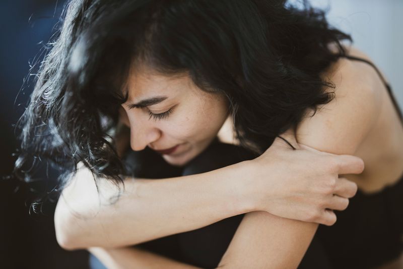 13 Ways Your Body Tries to Tell You ‘I’m Not Okay’ Before Your Mind Admits It