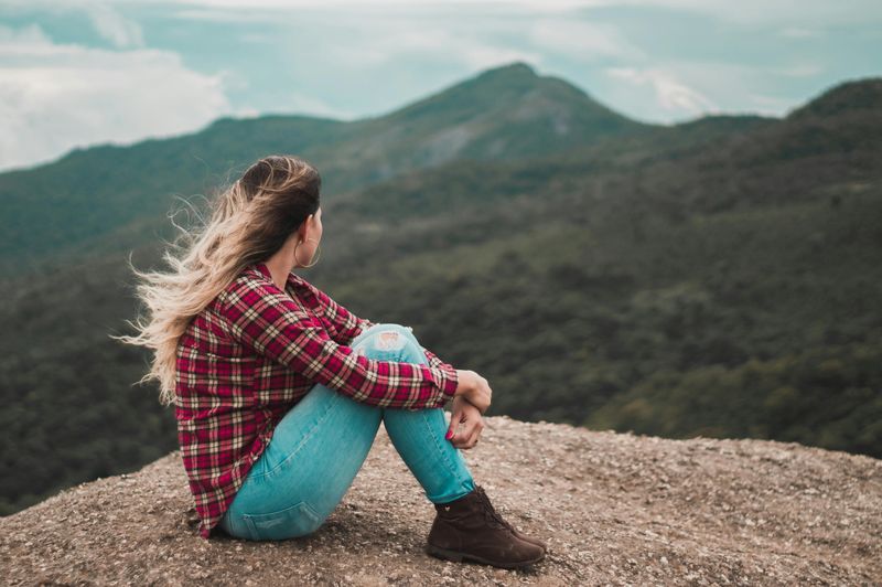 13 Subtle Behaviors People Miss That Reveal Someone Has Lived a Tough Life