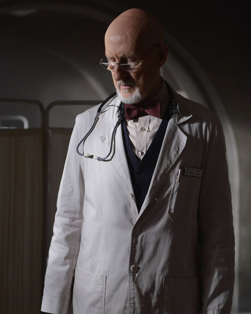 James Cromwell – 6'7