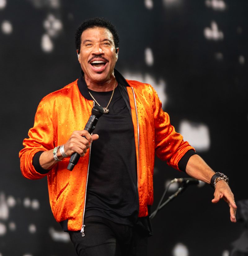 “Hello” – Lionel Richie (1984)