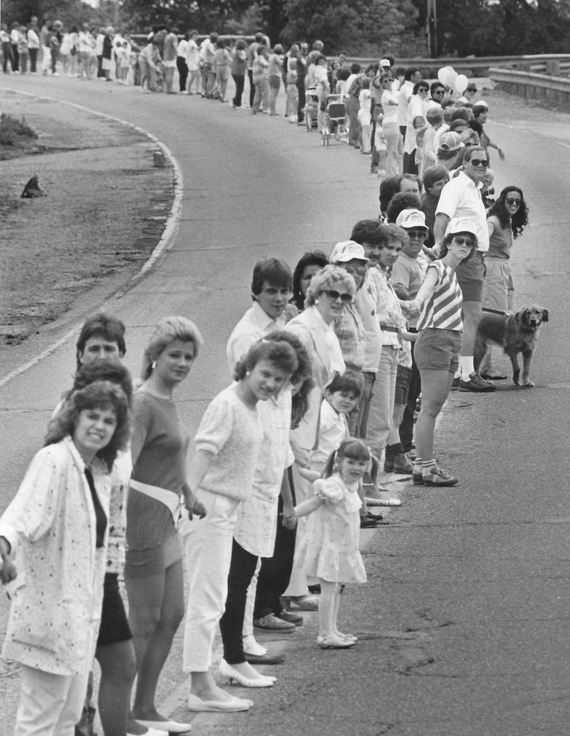 The “Hands Across America” Stunt (1986)