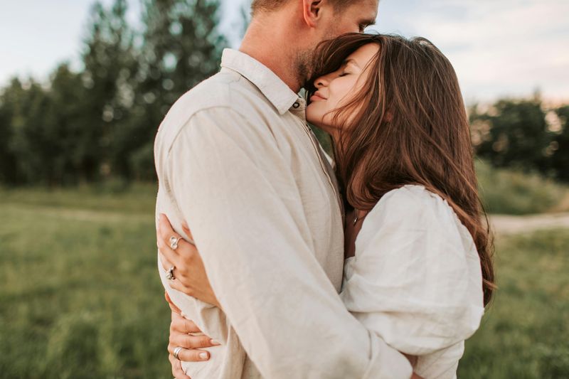 10 Clear Signs Your Man Loves You Unconditionally
