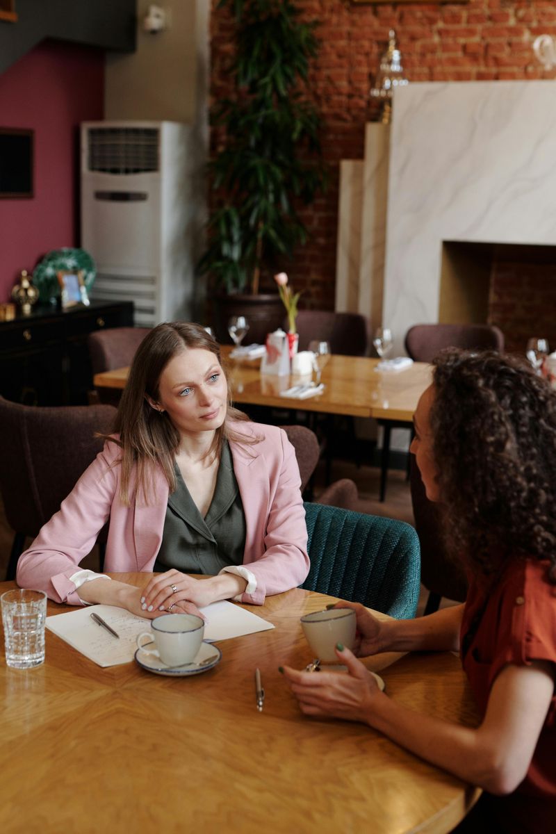 9 Behaviors That Instantly Reveal Someone Is Secretly Two-Faced