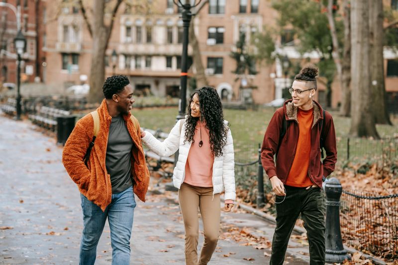 How to Spot a Fake Friend: 10 Warning Signs You Can’t Ignore