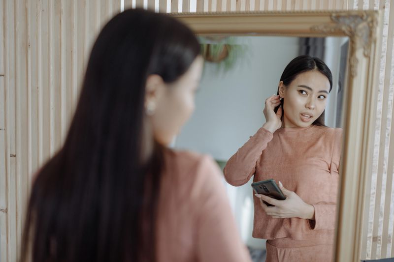 10 Things Lonely People Do But Will Never Admit