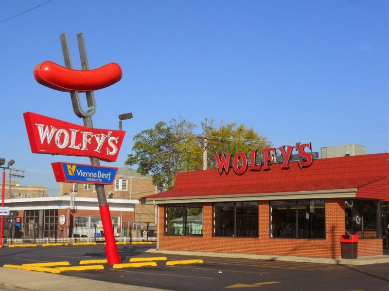 A Peterson Avenue Landmark on Chicago's North Side