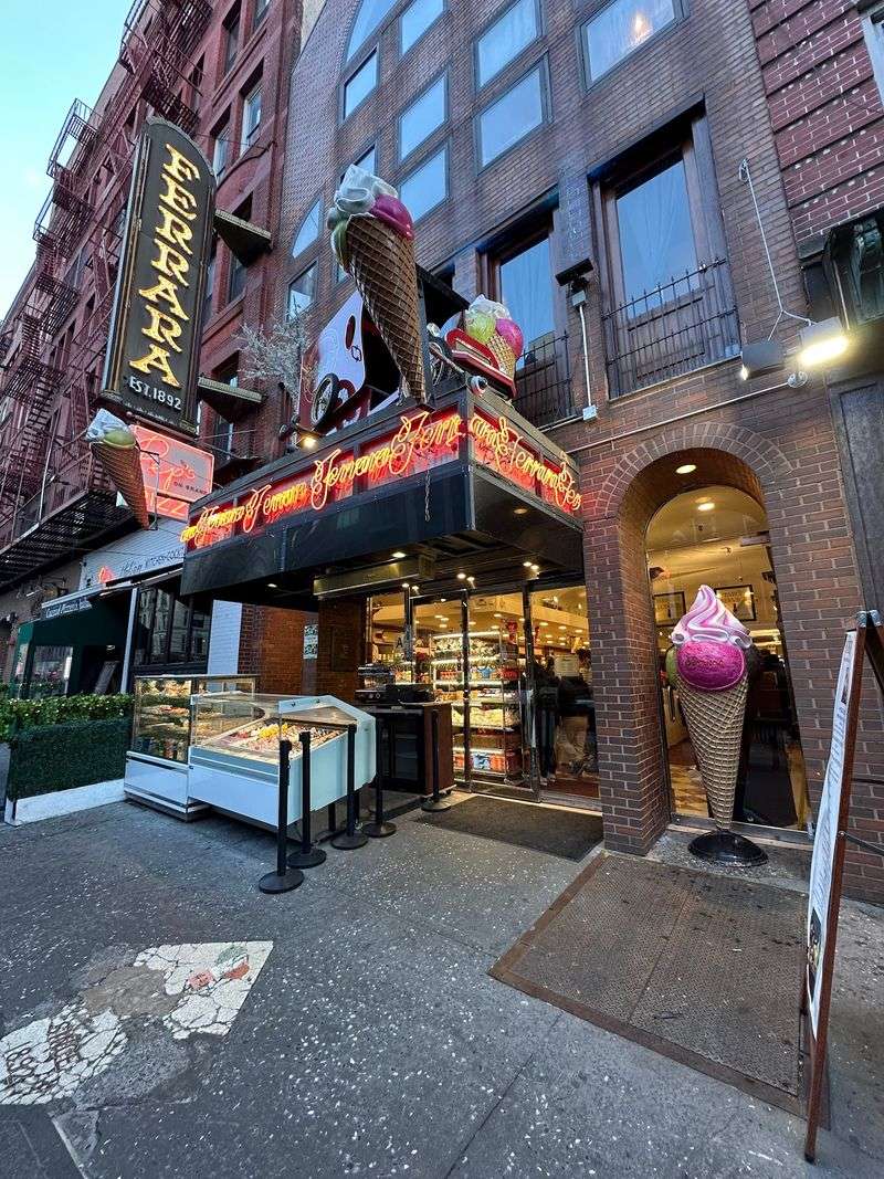 Plan Your Grand Street Visit Around These Hours