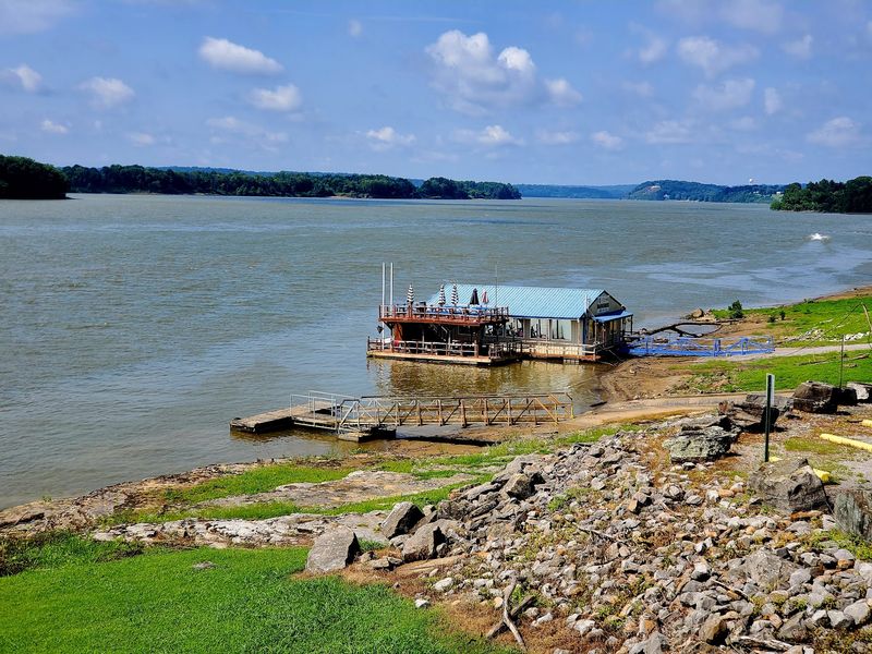 A Restaurant That Floats on the Ohio River