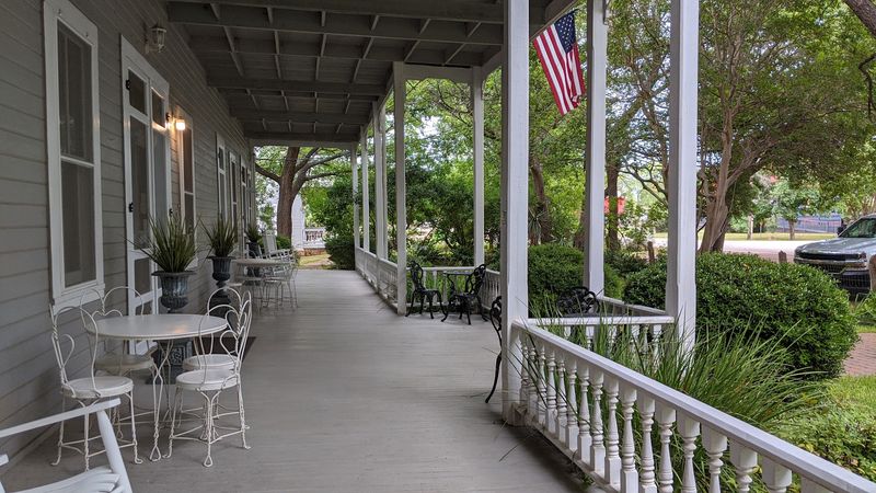 Cabins With Patios and Grills