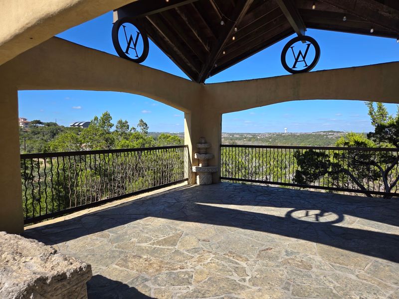 Ironwork, Arches and Open-Air Design