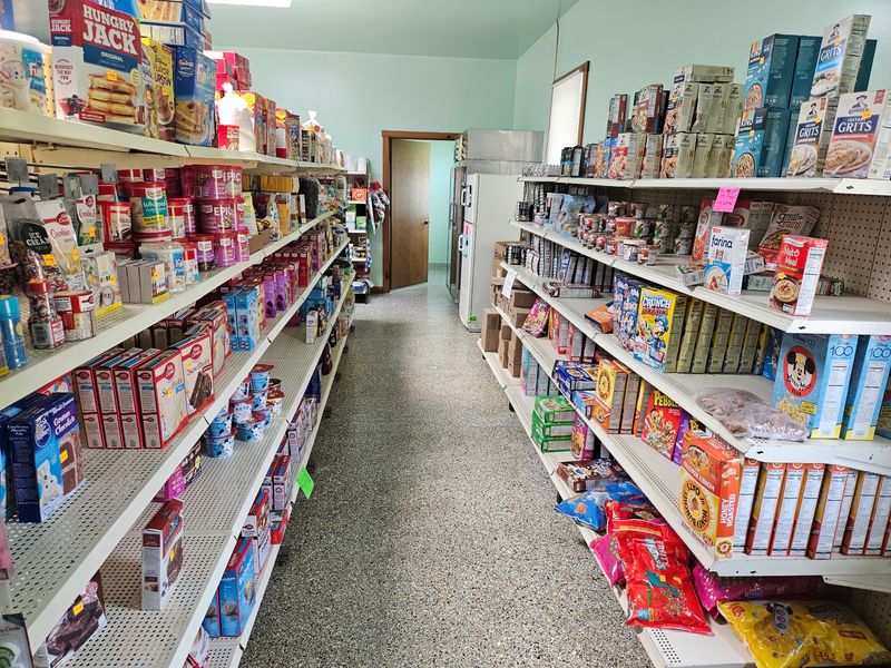 Creekside Salvage Grocery, Vienna, IL