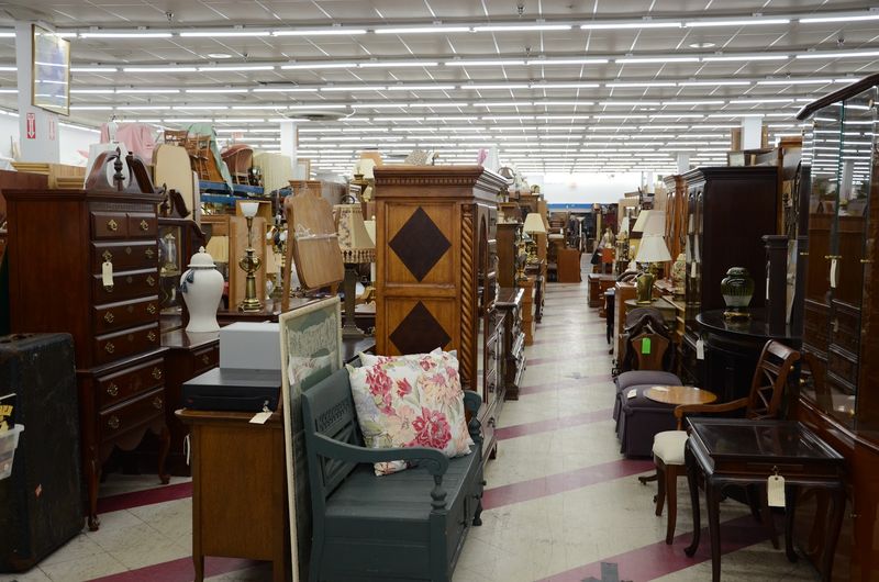 A Housewares Giant on North Lake Street