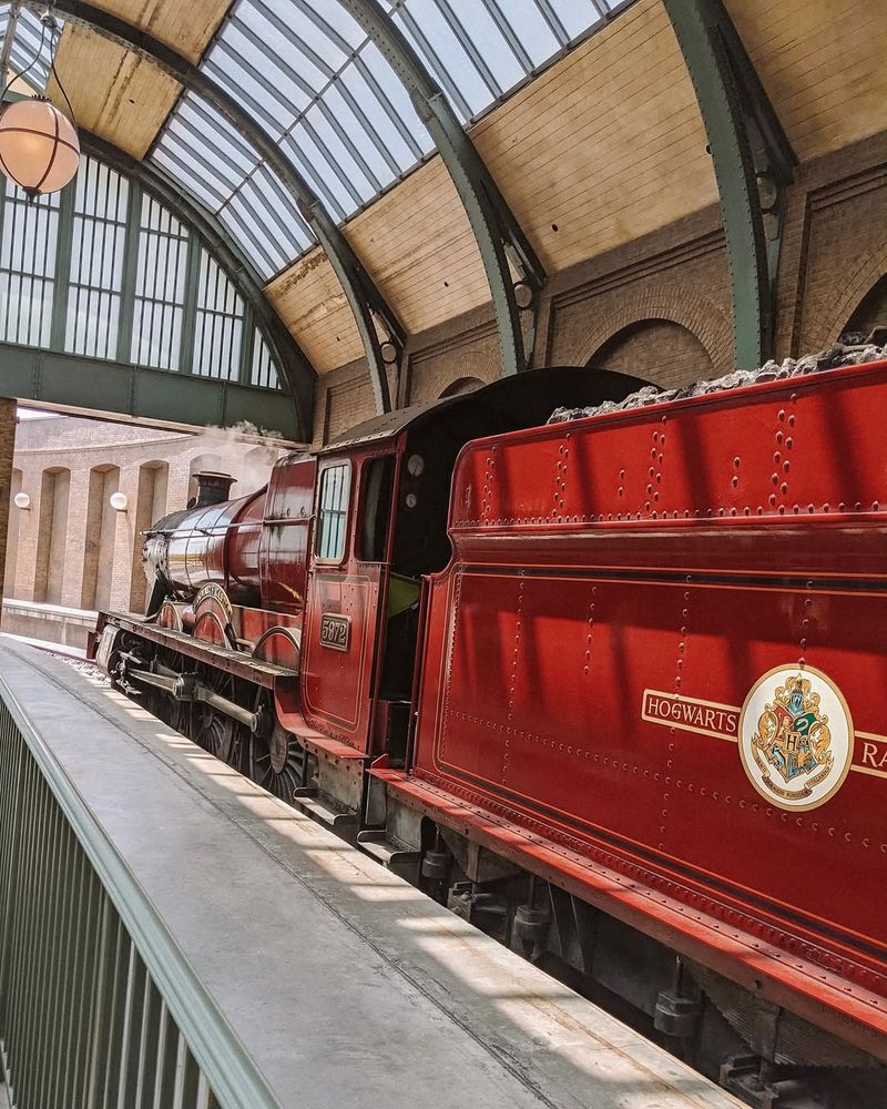 Hogwarts Express – Park-to-Park ride between Hogsmeade & Diagon Alley