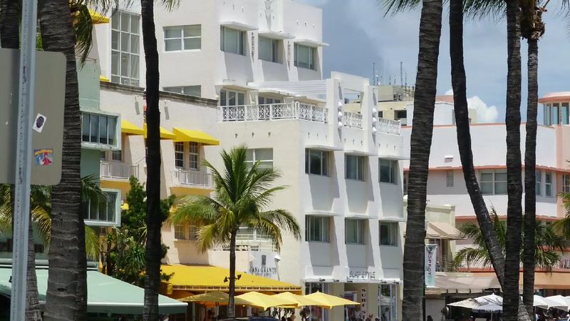 Stroll the Art Deco Historic District in Miami Beach