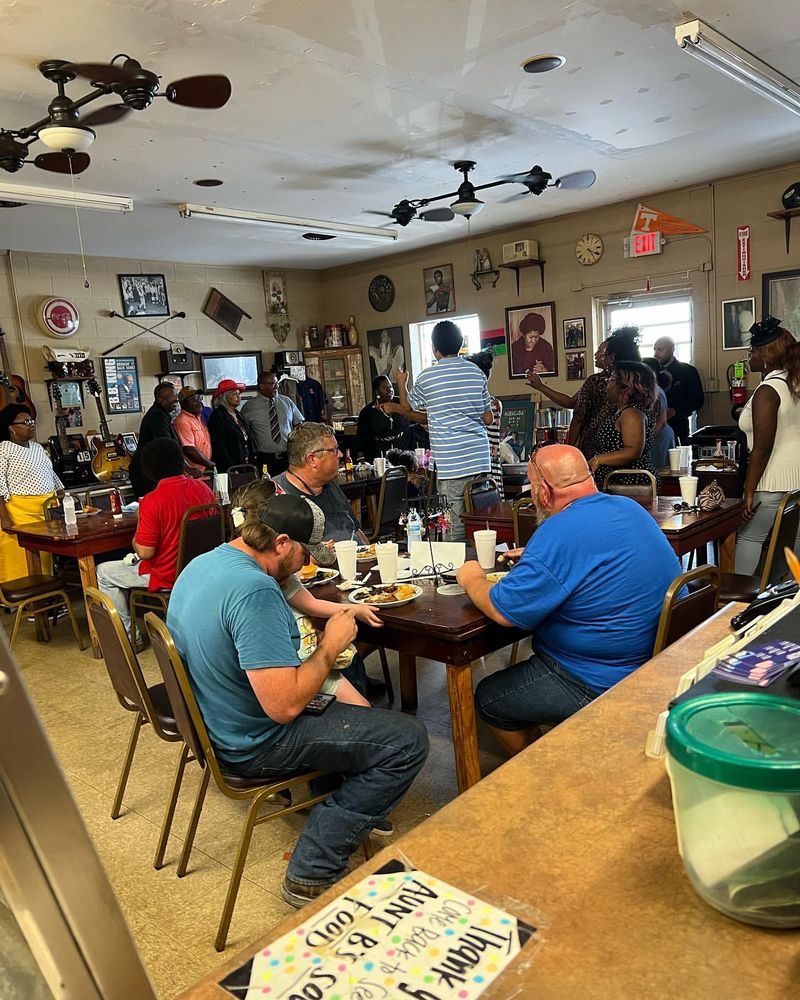 Aunt B's Soul Food Restaurant