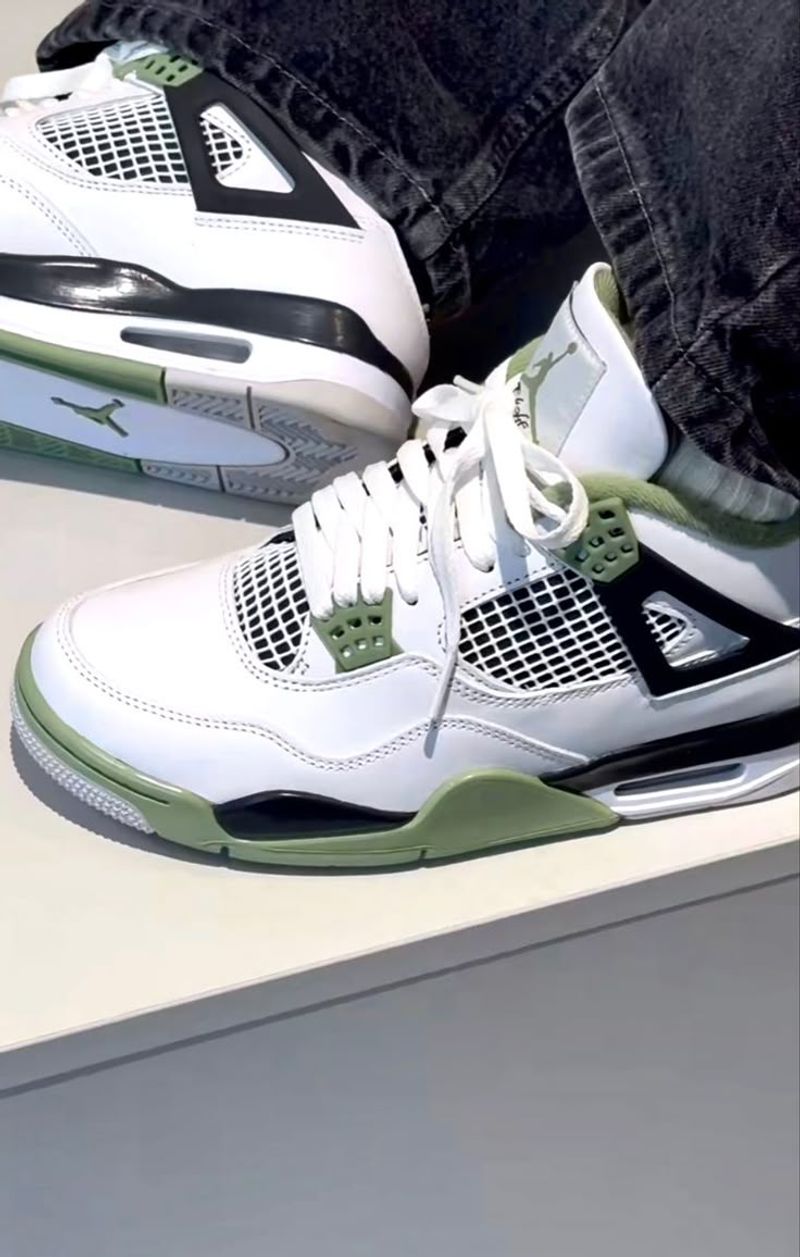 Air Jordan 4 'Seafoam'
